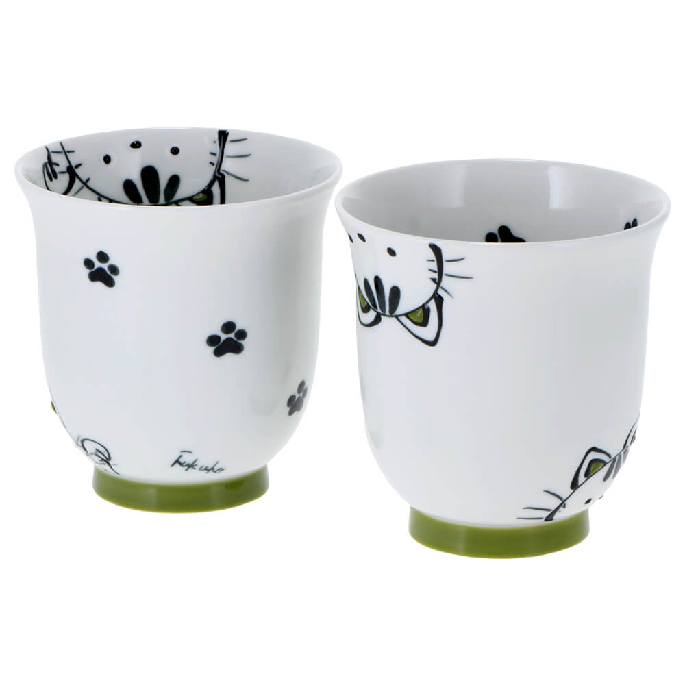Japanische Teecups aus Arita Porzellan mit Maneki Neko Motiv, Yunomi Teetassen ohne Henkel, 150 ml, Set zu 2 Stück mit grünem Fuß
