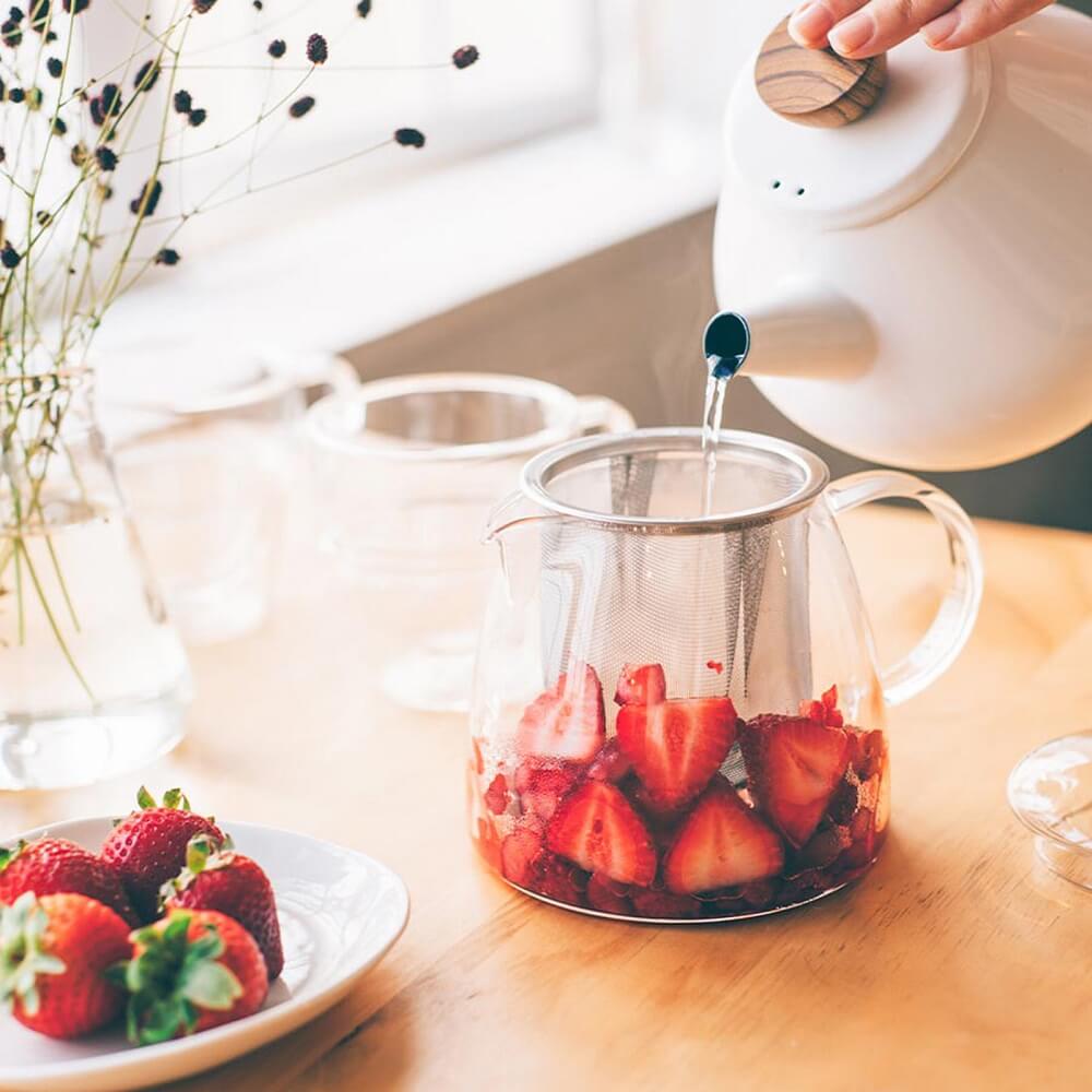 Hario Glas Teekanne Pure 700ml mit Erdbeeren Aufguss#teekanne_glas-700ml