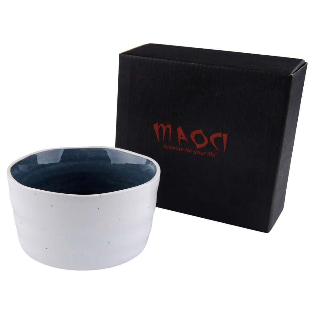 Matchaschale cremeweiß innen blau mit Verpackung#matchaschale_cremeweiss-innen-blau