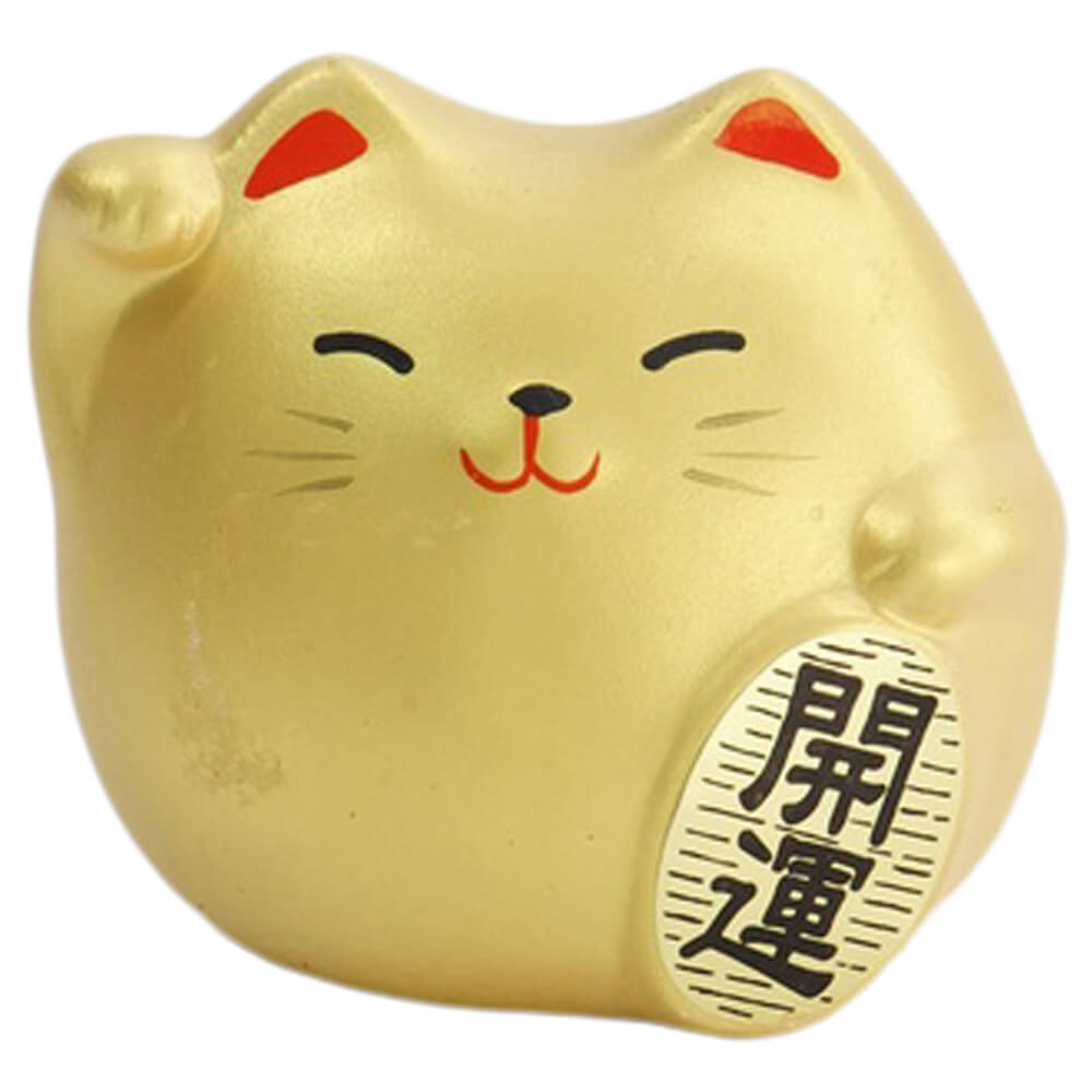 Glänzende goldene Maneki Neko (Winkekatze) aus Keramik mit erhobener linker Pfote und ovalem Glücksschild#winkekatze_maneki-neko-gold-mit-muenze