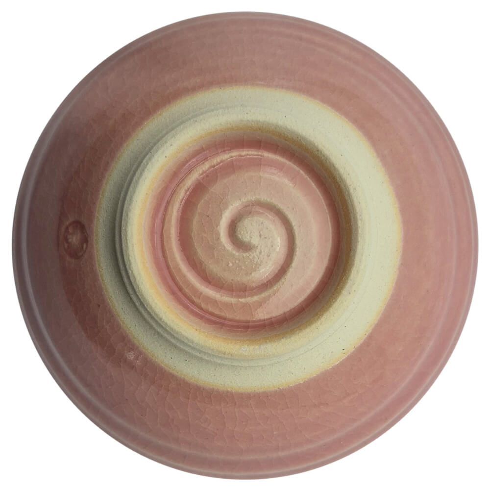 Matchaschale in zartem Pink mit unglasiertem Fuß Unterseite – moderne japanische Keramik#matchaschale-aus-japan_pink