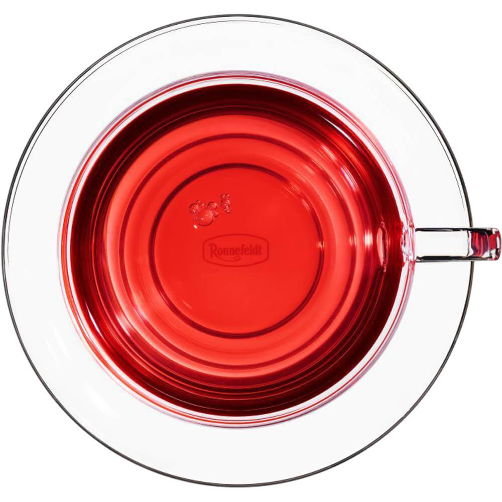 Leuchtend roter Orange Garden bio Früchtetee in einer Glastasse mit Untertasse, Ansicht von oben