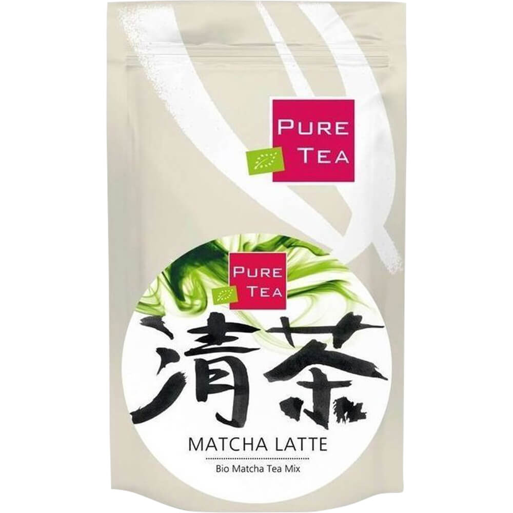 Beige-farbene Standbeutelverpackung mit der Aufschrift „Pure Tea – Matcha Latte – Bio Matcha Tea Mix“ – Trinkpulver zur einfachen Zubereitung eines Matcha Latte